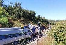 В Португалии поезд столкнулся с авто, много пострадавших