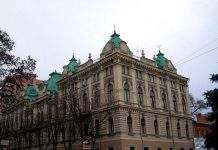 В Днепре родители выступают против ликвидации колледжей