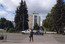 В Луцке вооружённый мужчина захватил автобус с 20 пассажирами