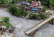 Наводнения и оползни в Непале забрали жизнь 40 человек