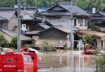 В Японии жертвами наводнений стали уже около сорока человек