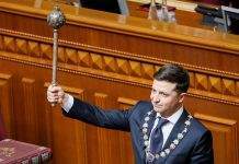 Когда обещанного 3 года ждут: причины падения рейтинга Зеленского