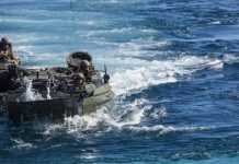 В США во время учений затонул бронетранспортёр с морпехами