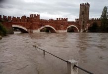 Торнадо, гигантский град и наводнение: Италию накрыла стихия