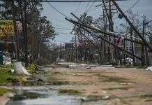 Из-за урагана “Лаура” река в Техасе стала течь вспять