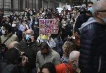 В Испании, Франции и Великобритании – протесты против карантина