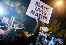 В США протесты из-за убийства копами 18-летнего афроамериканца