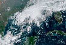 На Техас и Луизиану надвигается тропический шторм “Бета”