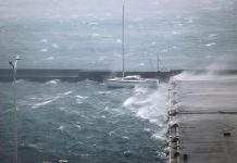 В Японии и Южной Корее свирепствует разрушительный тайфун