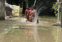 В Китае бушует тайфун «Нангка», в Индии и Словакии – наводнение