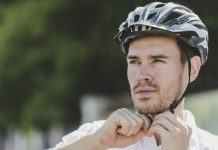 В Украине требуют обязать велосипедистов использовать шлемы