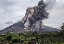 На Камчатке началось извержение вулкана, столб пепла – 10 км