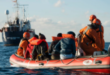 В Средиземном море погибло около сотни мигрантов