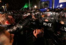 Грузинская оппозиция проводит массовые демонстрации