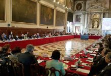 Венецианская комиссия призвала Украину не увольнять судей КСУ