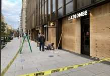 Ограждения и заколоченные витрины: в США готовятся к выборам