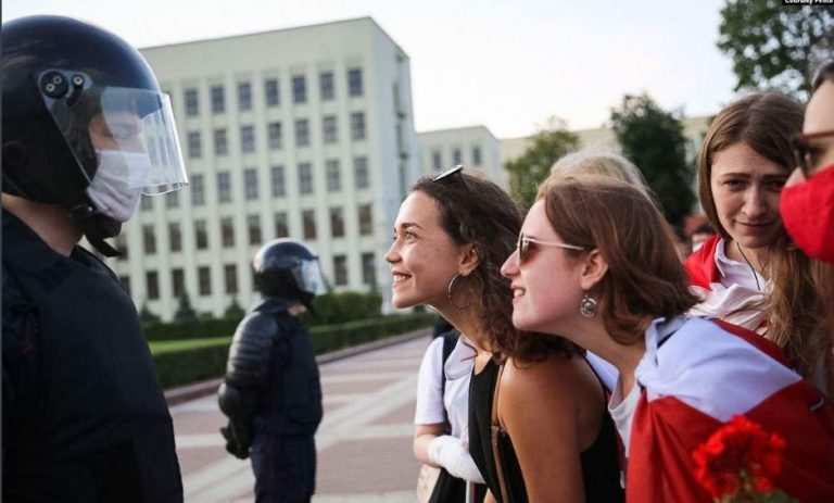 В Беларуси заведено 900 уголовных дел на  участников протестов