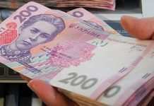 Минздрав требует повысить зарплаты медикам до 22-25 тысяч гривен