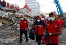 Число жертв землетрясения в Турции продолжает стремительно расти