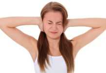 Звон в ушах и проблемы с глазами: новые симптомы COVID-19