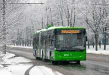 Ледяные дожди в Украине парализовали движение транспорта