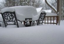 США и Японию накрыли мощные снегопады, в Хорватии – землетрясение