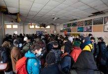 Мигранты захватили здание детского сада в Париже