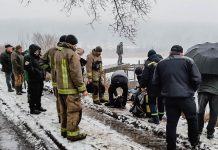 В Украине, проваливаясь под лёд, массово гибнут люди