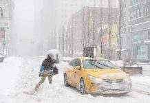 Снегопады парализовали Нью-Йорк, в Париже Сена вышла из берегов