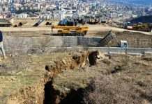 В Тбилиси – угроза схождения оползня, может накрыть целый район