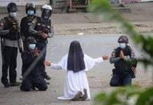 В Мьянме военнослужащие арестовали сорок демонстрантов