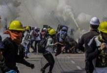 В Мьянме с начала протестов погибли уже 459 человек