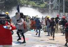 В Мьянме убиты три демонстранта, грядёт всеобщая забастовка