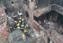 В Китае самолёт рухнул на жилые дома, погибли пять человек