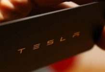 Tesla готовится к выпуску собственного смартфона