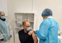 Степанов вакцинировался от COVID-19 индийским препаратом