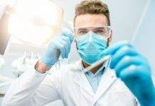 Киевский стоматолог-«универсал»: инкриминируют шесть статей УК