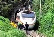 Крушение пассажирского поезда на Тайване: погибли 36 человек