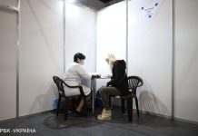 Центр вакцинації від COVID в Києві приймає всіх охочих. Названо причину