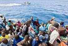 Влада Іспанії направила війська на кордон з Марокко, щоб зупинити потік мігрантів