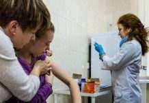 У ВООЗ оцінили вартість COVID-вакцинації дорослого населення планети