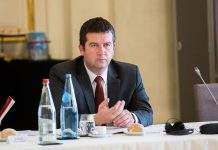 Віце-прем’єр Чехії звільнив чиновника через інформацію про вибухи і “Супутник V”