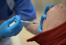 Американцям будуть “доплачувати” за вакцинацію від COVID-19: влада придумала різні бонуси