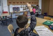 Запоріжжя виходить з “червоної” зони: відкриють школи та скасують спецперепустки