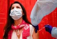 Комісія при МОЗ Японії схвалила вакцини Moderna і AstraZeneca