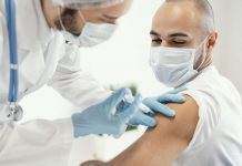 Британія першою в світі вивчить ефективність третьої дози COVID-вакцини