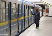 Центральний вхід на станцію метро “Хрещатик” закрили через “мінування”