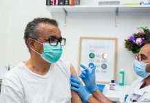 Глава ВООЗ вакцинувався від коронавірусу