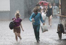 На заході України сильна злива. Є загроза паводків