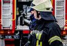 У центрі Києва біля офісу “Нафтогазу” згорів Mersedes